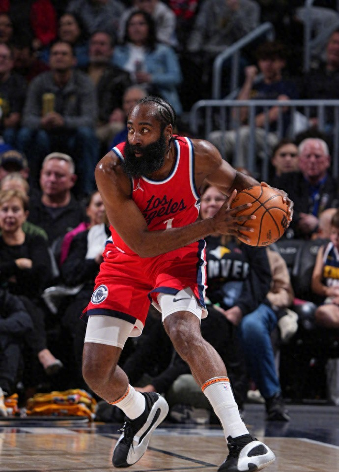 金年会共享体育平台-今晚NBA季后赛焦点战，罗马外线爆发，球迷炸锅，赛程密集仍需轮换的简单介绍