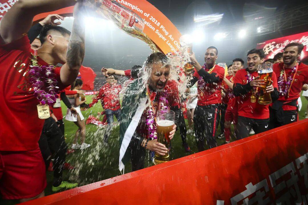 金年会网站-包含上海海港迎英超关键赛，集结日队长鼓劲，震撼外界，球队文化再被提及的词条